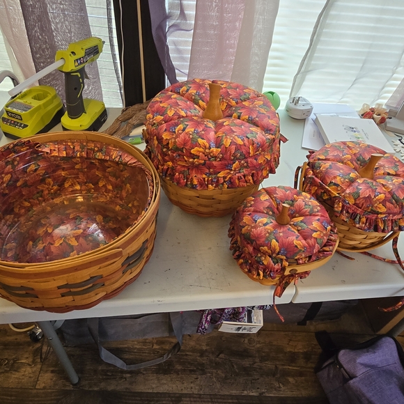 Handcrafted Autumn Basket Set with Floral Accents - Picture 2 of 7